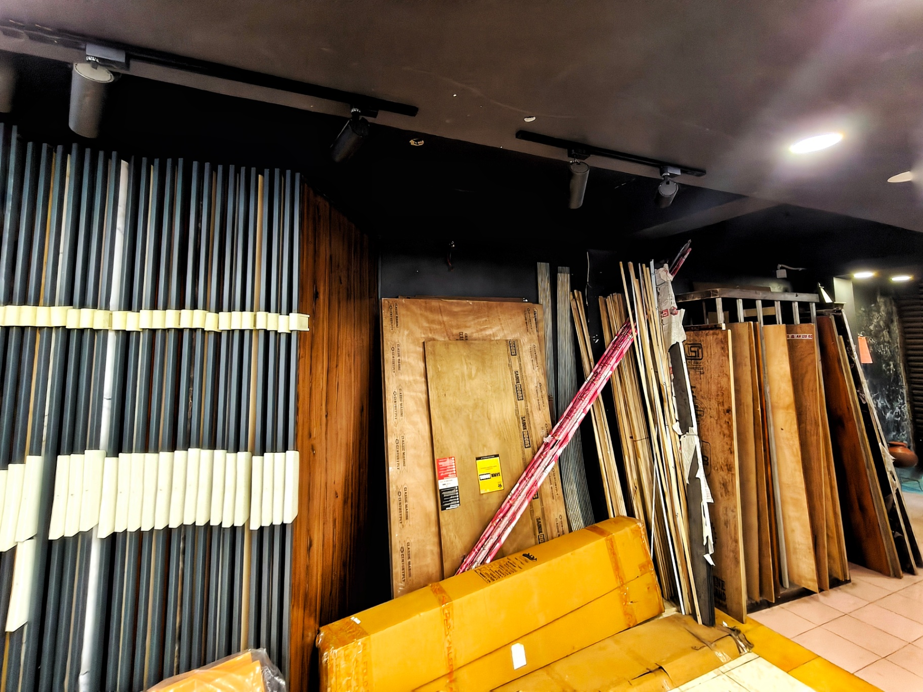 Plywood boards, doors & ply stocks